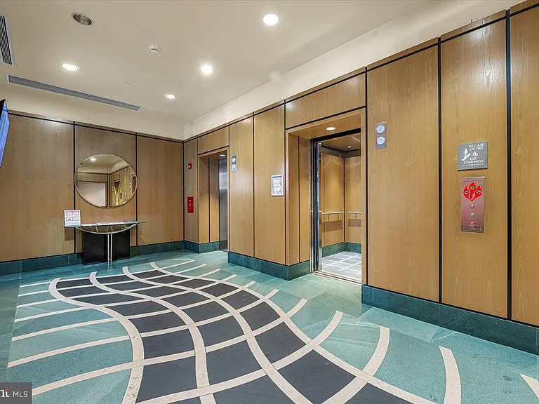 400 Massachusetts Ave NW #820 — Photo 4