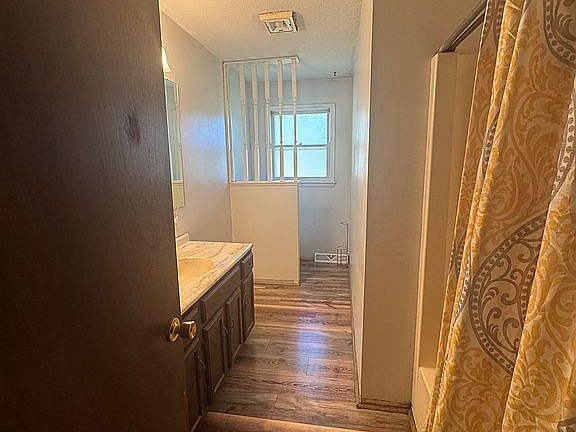 5th image of 923 Stanford Dr
