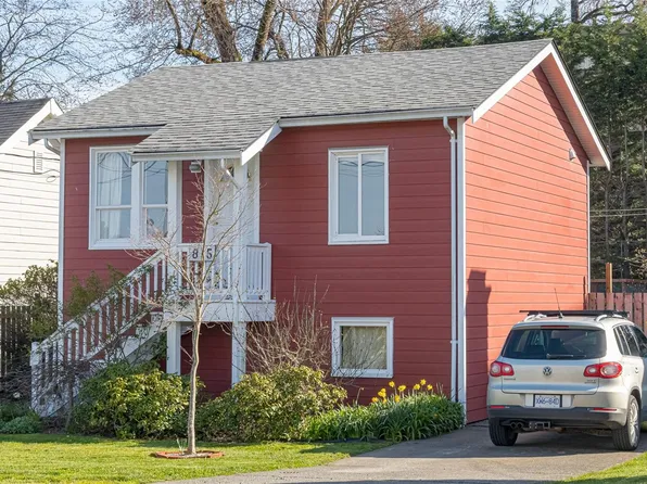 815 Old Esquimalt Rd, Esquimalt, BC V9A 4W9