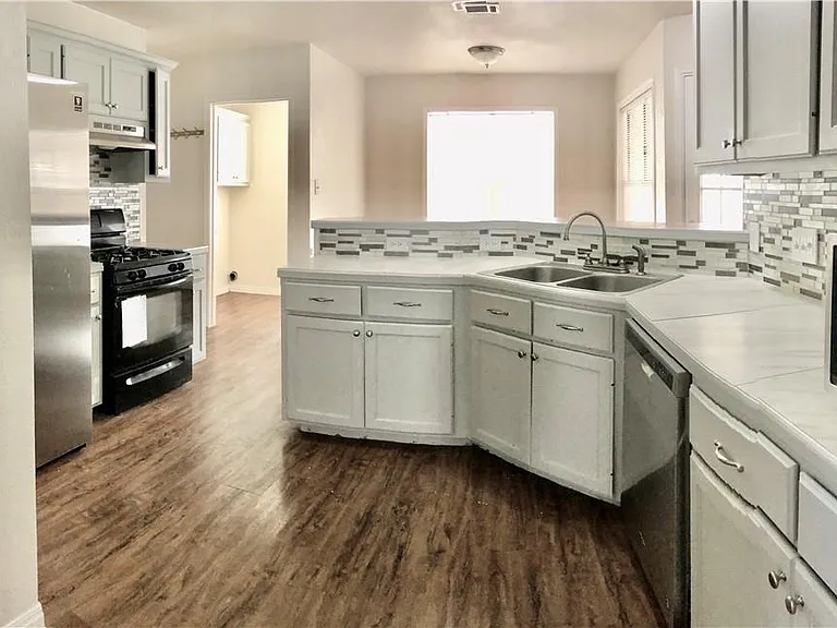 2308 Sycamore Trl — Photo 6
