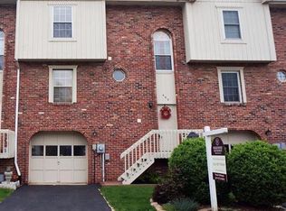 408 Carters Grove Dr, Gibsonia, PA 15044