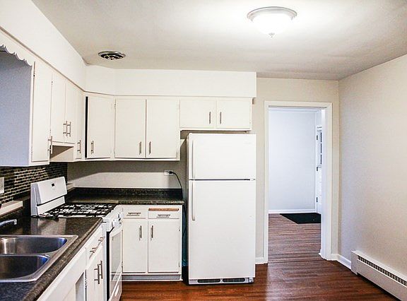 3rd image of 3248 Pearl St