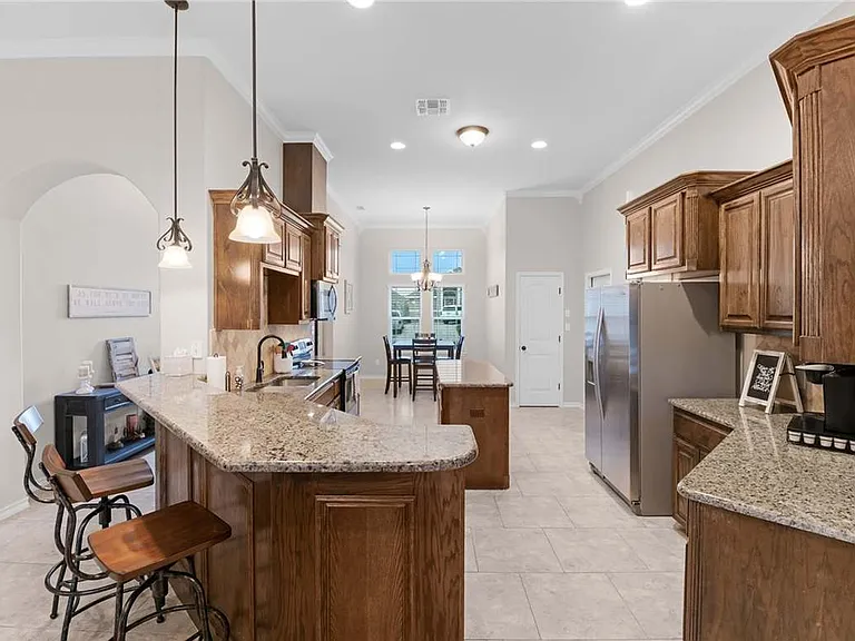 6018 Adrian Dr — Photo 6