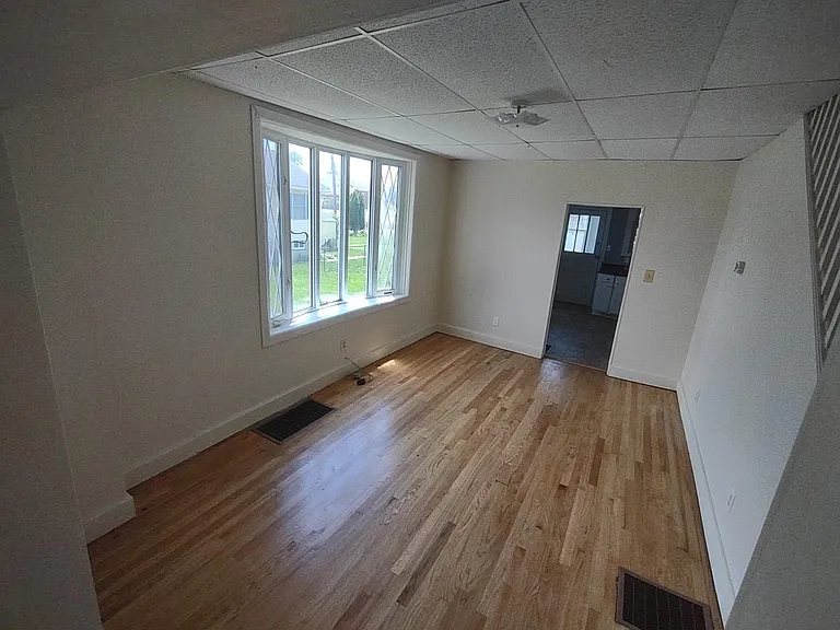 145 Ray St — Photo 3