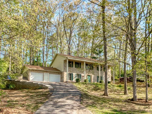 1205 Flint Dr, Christiansburg, VA 24073