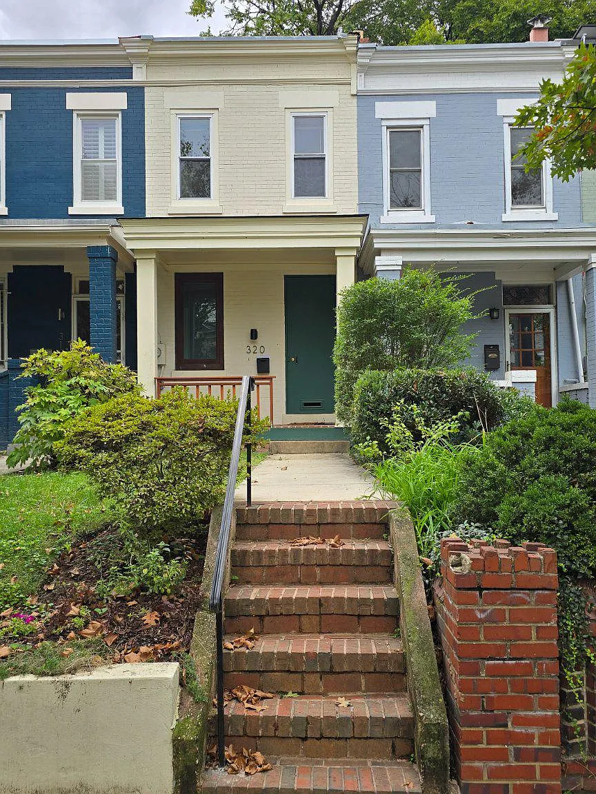 2 bed, 1.0 bath, 832 sqft, $2,700 — Photo 1