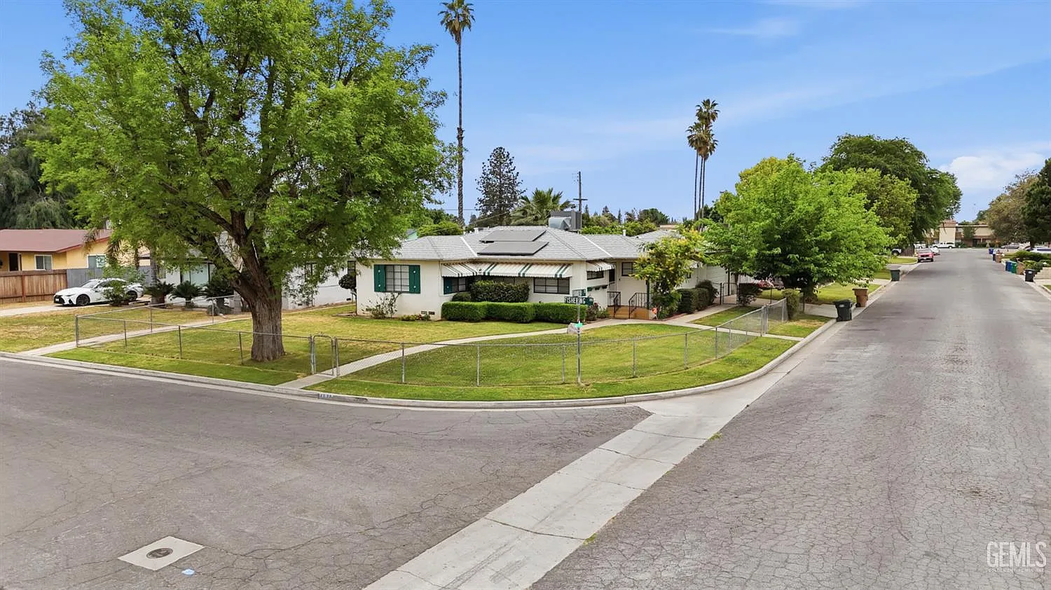4629 Fishering Dr photo 1