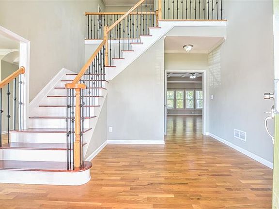 5th image of 915 Arbor Dr