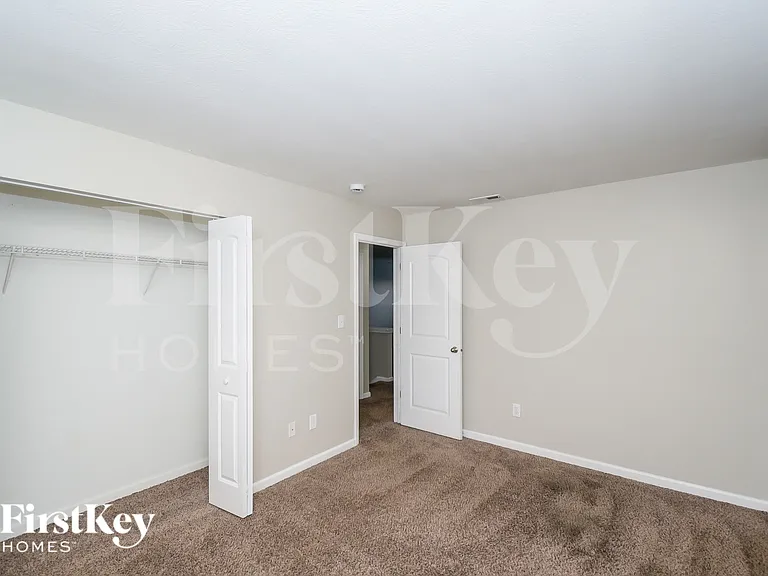 15490 Farmland Ct — Photo 16