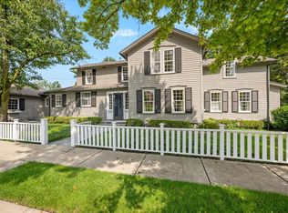 133 S River Ln, Geneva, IL 60134