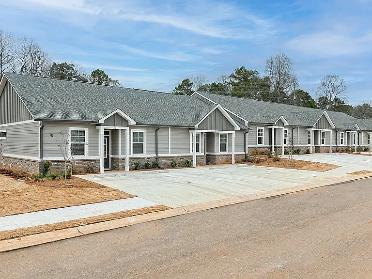 200 Citizens Square Rd — Photo 20