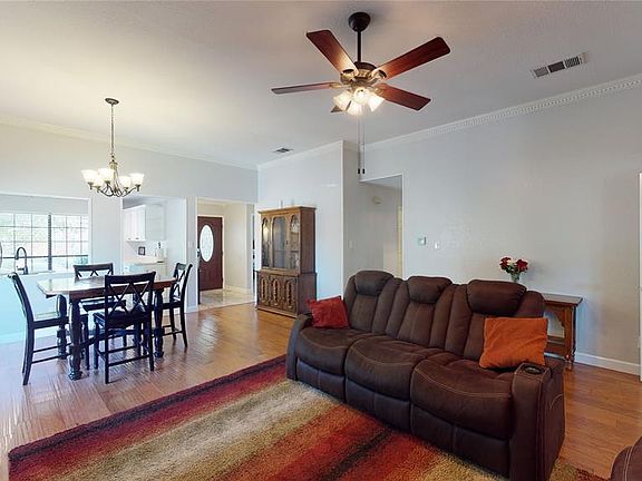 5th image of 998 Downey Dr