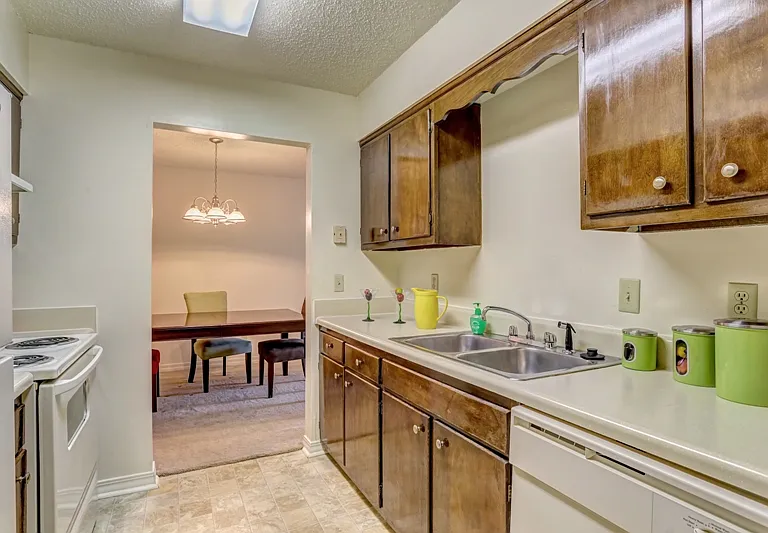 Starline Apartments — Photo 8