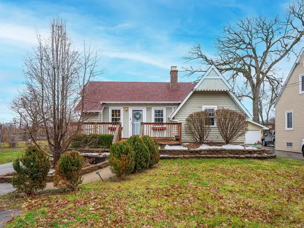 271 Oakwood Dr, Wood Dale, IL 60191