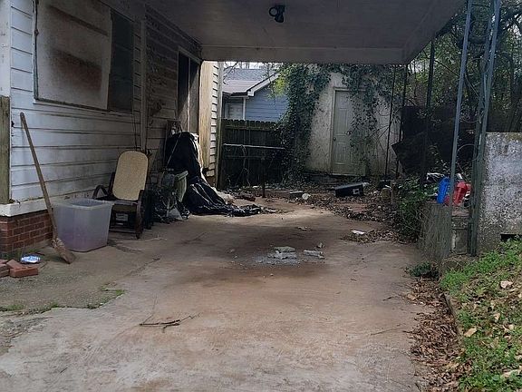 5th image of 1070 Camilla St SW