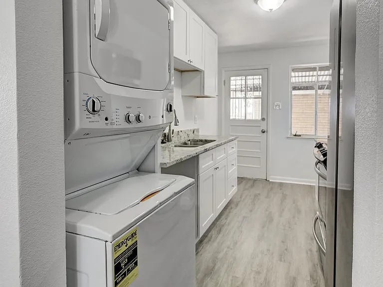 3573 N Leyden St — Photo 8