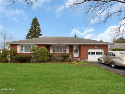 33 Stellenwerf Ave, East Islip, NY, 11730
