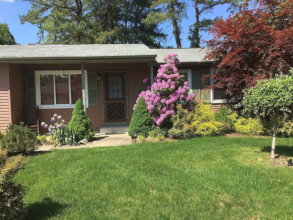 4 Attleboro La photo 1