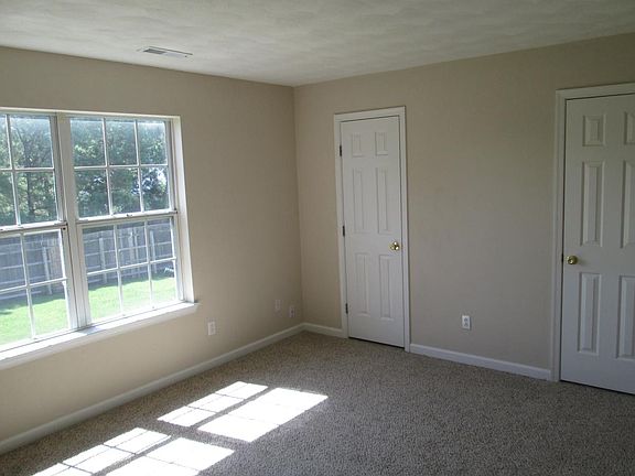 3rd image of 370 Francisco Way