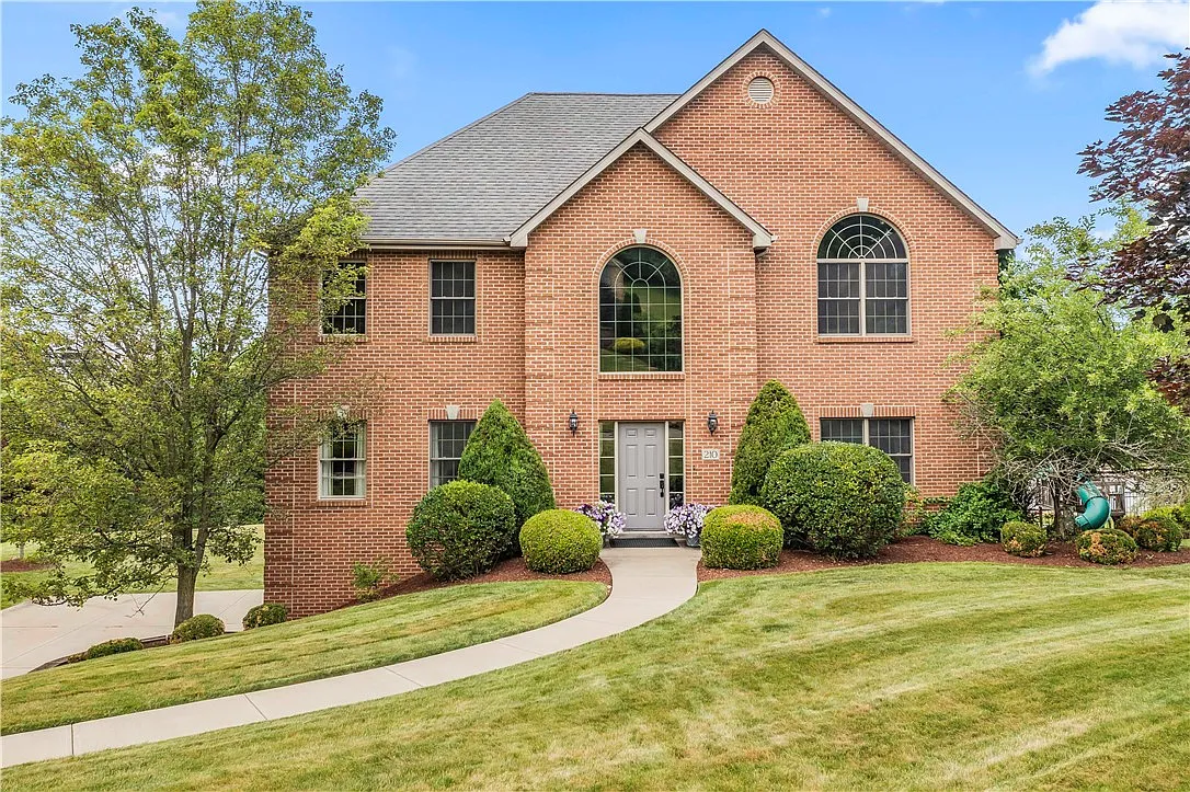 210 Doubletree Dr photo 1