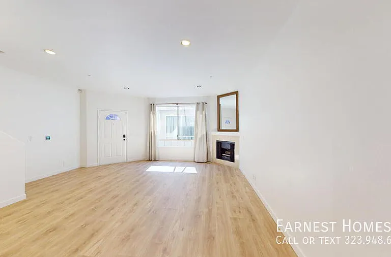 18347 Saticoy St #31 — Photo 4