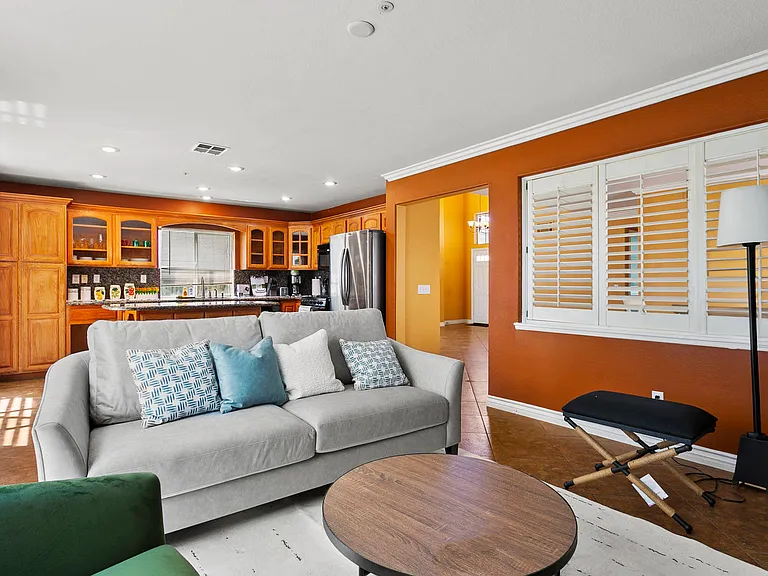 14033 Yorktown Ct — Photo 6