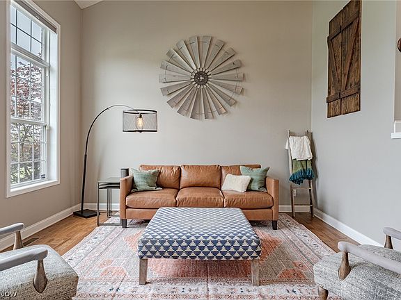 4th image of 2031 Meadowood Blvd