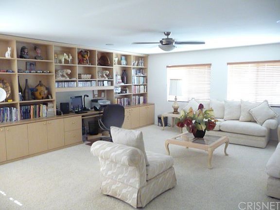 Loft w/ Built in