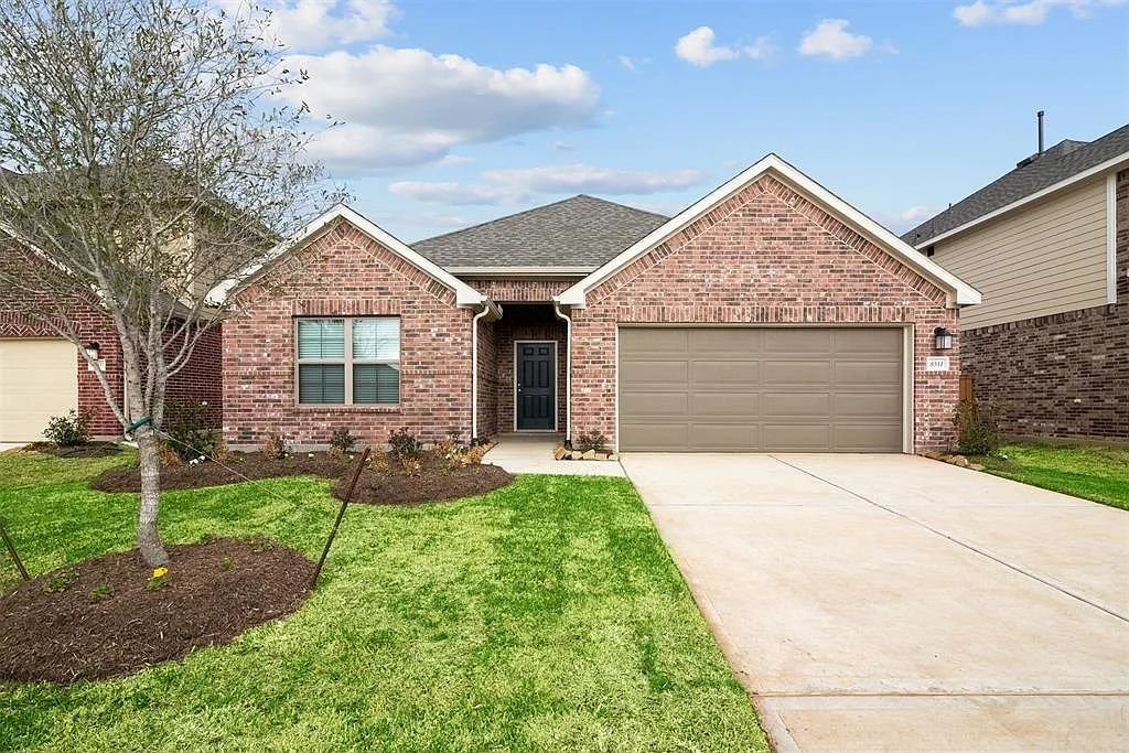 4 bed, 2.0 bath, 2076 sqft, $2,700 — Photo 1