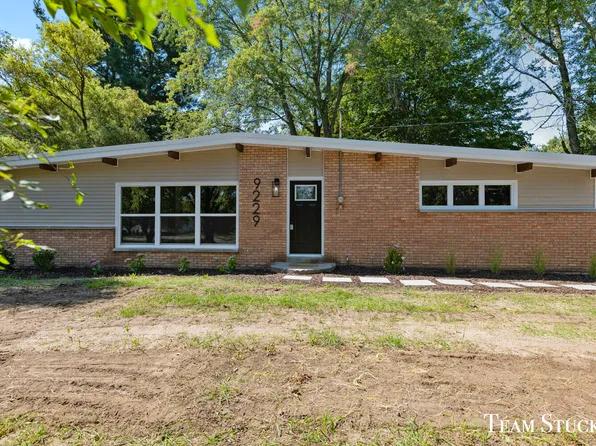 9229 Alpine Ave NW, Sparta, MI 49345