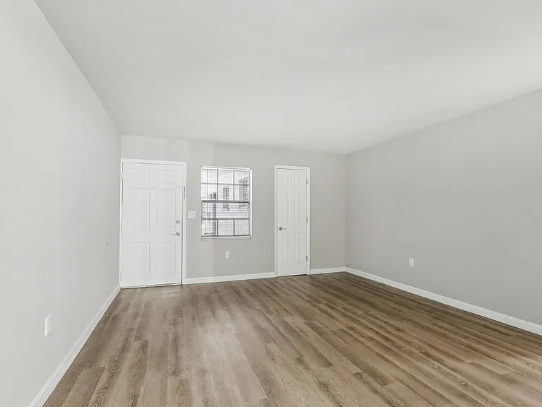 Greenwich Commons Apartment Homes — Photo 16