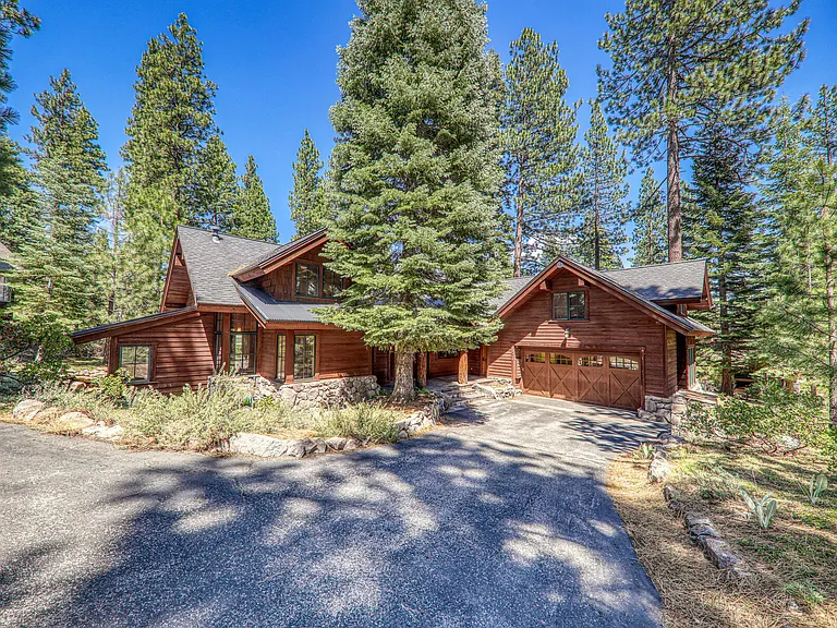 8520 Lahontan Dr — Photo 4