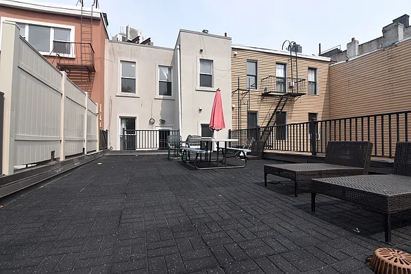 Rented by Triplemint | media 13