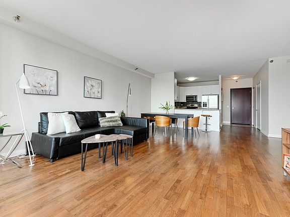 4th image of 33 W Ontario St APT 49D