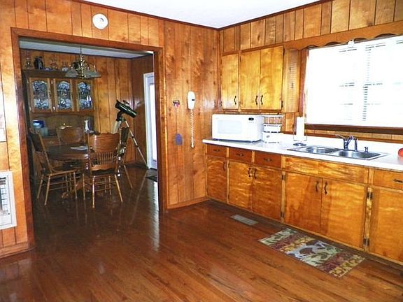 KITCHEN LOOKING 2 DINING