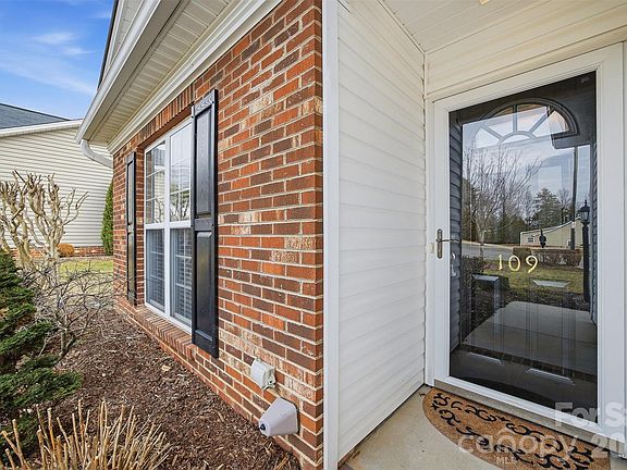 5th image of 109 Morgan Trace Dr SW