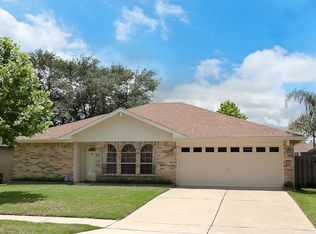 17050 Coachmaker Dr, Friendswood, TX 77546