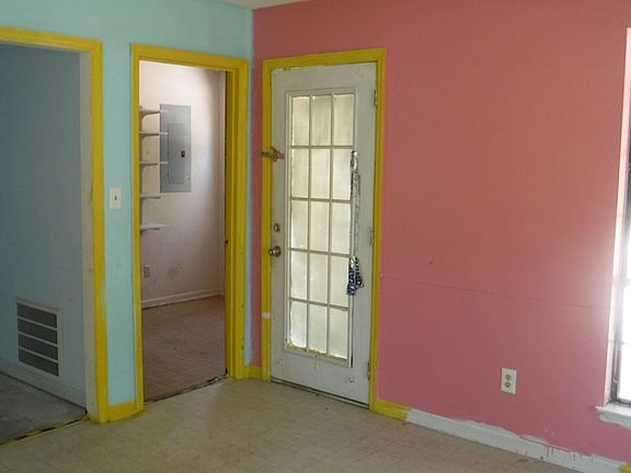 4th image of 1716 Pitchwood Way