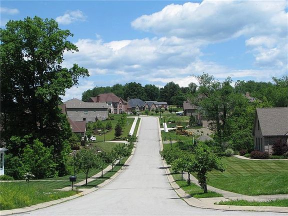 2nd image of 1417 Hemlock Dr