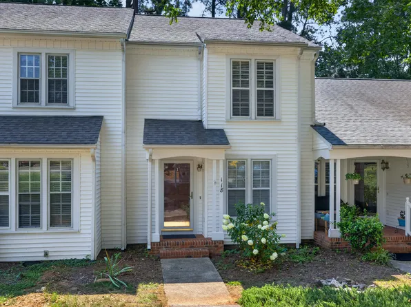 118 Greenmont Ln, Cary, NC 27511