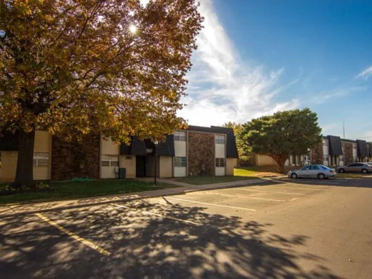 Bryant Grove Apartments — Photo 22