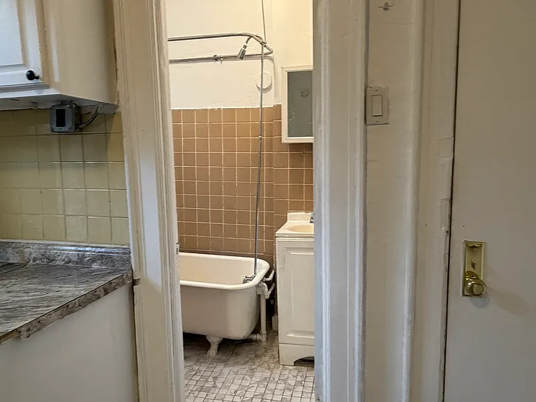 29-06 38th Ave #D — Photo 3