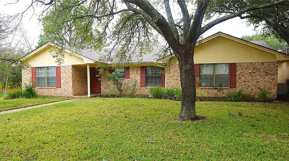 1st image of 2722 Camelot Dr