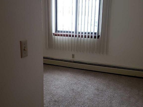 4th image of 6333 N Denmark St #10