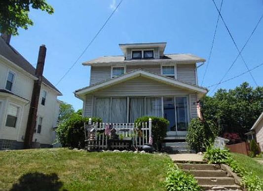 1st image of 865 1st St NE