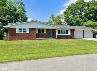 104 W Meadowlark Dr, Seymour, IN 47274