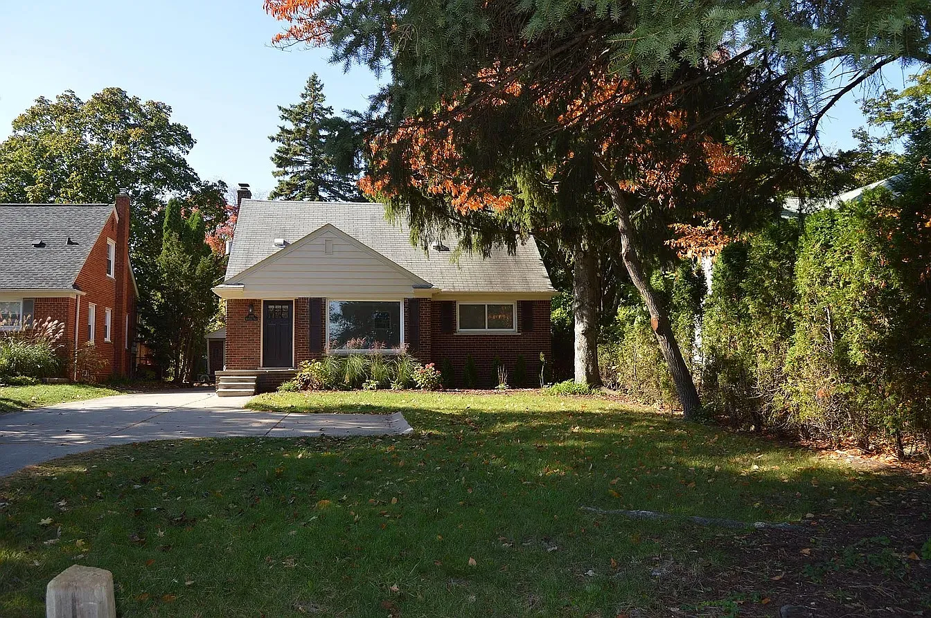 2111 Rochester Rd — Photo 2