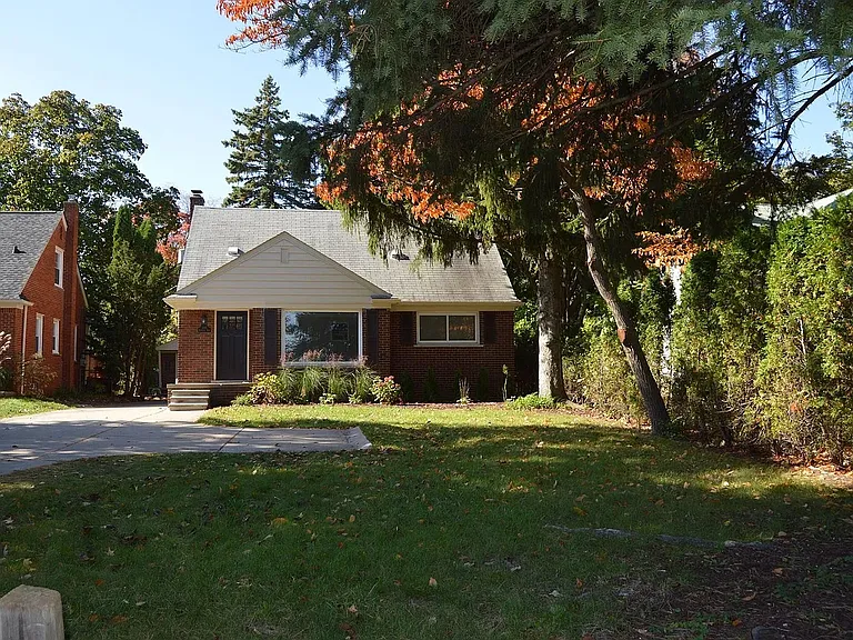 2111 Rochester Rd — Photo 18