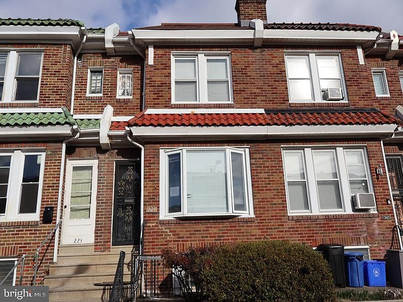 1st image of 221 Kenilworth Ave