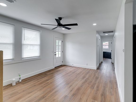 3rd image of 3814 Plantation Dr